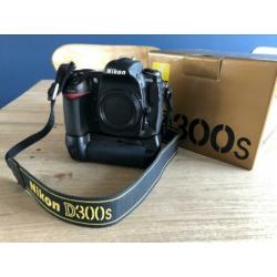 Nikon D300s met grip izgst (30289 clicks)