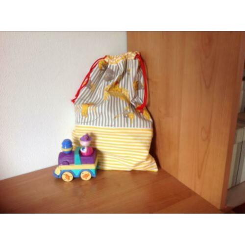 Zelfgemaakte kinderrugzakjes.