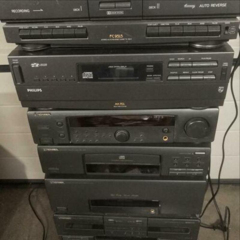 Lot PIONEER PHILIPS GRUNDIG MAGNAVOX + Doos CD’s | EMG HIFI
