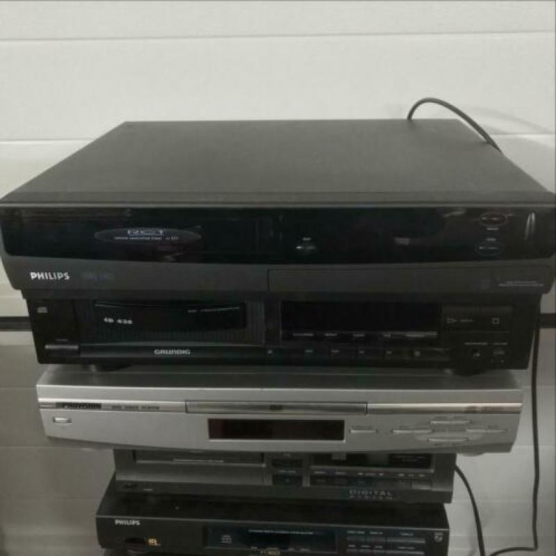 Lot PIONEER PHILIPS GRUNDIG MAGNAVOX + Doos CD’s | EMG HIFI