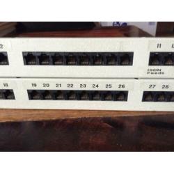 Twee 19 inch netwerk-ISDN 8P8C modular plug connector racks