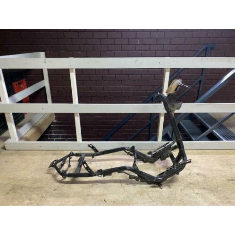 Frame met kenteken voor Kymco Super 8 | BROM