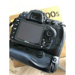 Nikon D300s met grip izgst (30289 clicks)