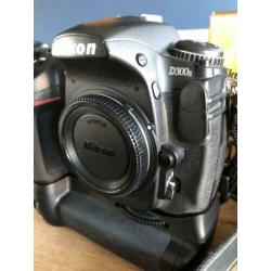 Nikon D300s met grip izgst (30289 clicks)