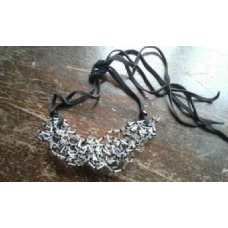 BLINGBLING Unieke handgemaakte kralenketting met buffelleer