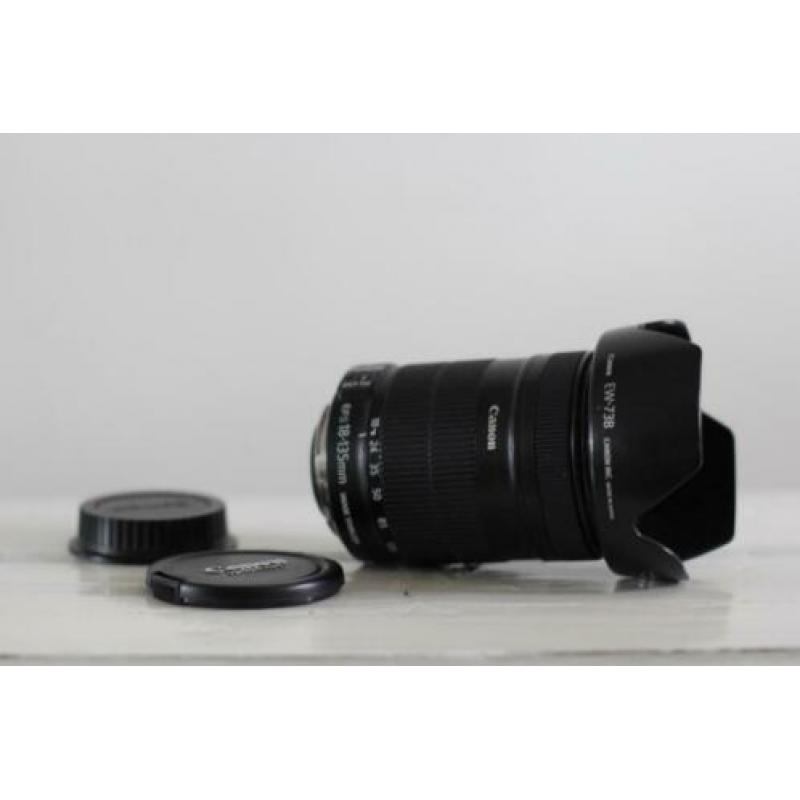 Canon ef-s 18-135 f/3.5-5.6 IS met zonnekap als nieuw
