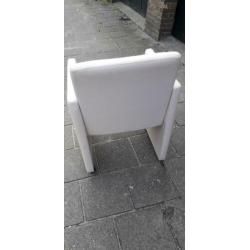 Witte fauteuil leer, op 4 wielen