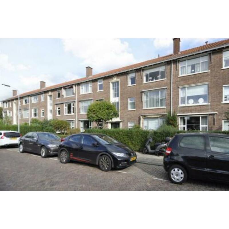 Gerenoveerd appartement met twee slaapkamers en balkon
