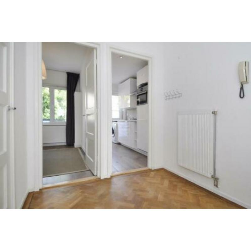 Gerenoveerd appartement met twee slaapkamers en balkon