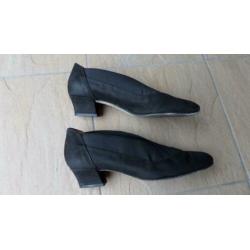 zwarte suede pump stijl dans schoenen maat 40 , afgeprijsd!!