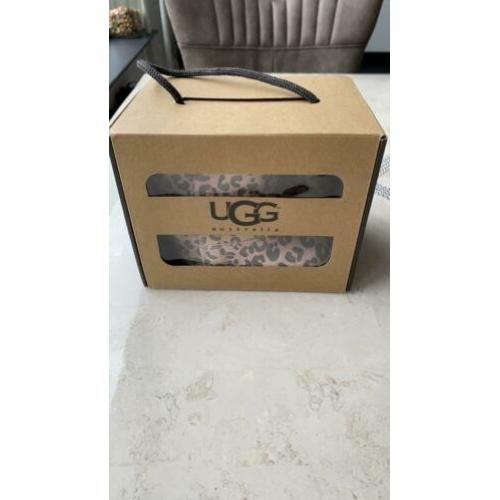 Mooie uggs laarsjes maat 6/12 maanden