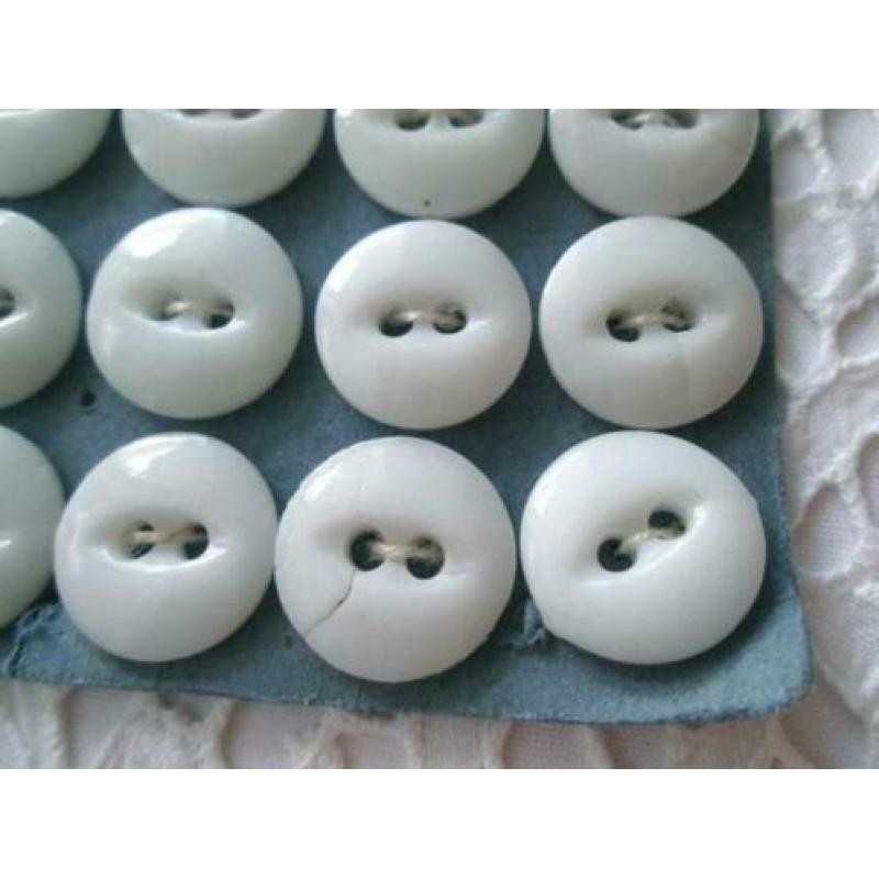 Vintage China buttons glasknopen nr M1338 wit op originele k