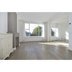 Gerenoveerd appartement met twee slaapkamers en balkon