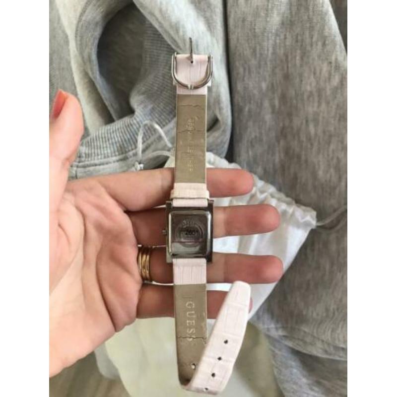 Mooi leren lichtroze horloge met steentjes Guess