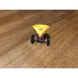 Britains 9538, Vicon Pendelstrooier op ROOD Wielstel, 1:32