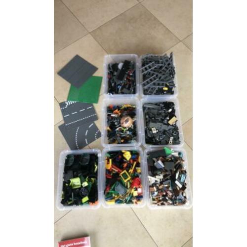 Grote lego collectie met een 400blz bouwboek twv 20 euro