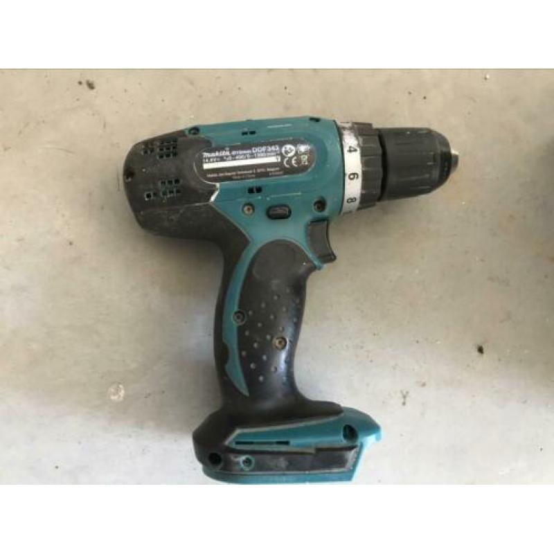 Makita bouwradio + accuboor excl accus