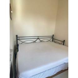Bed 140cm bij 200cm
