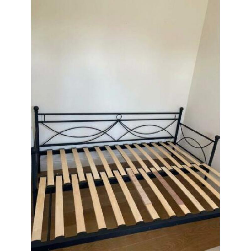 Bed 140cm bij 200cm