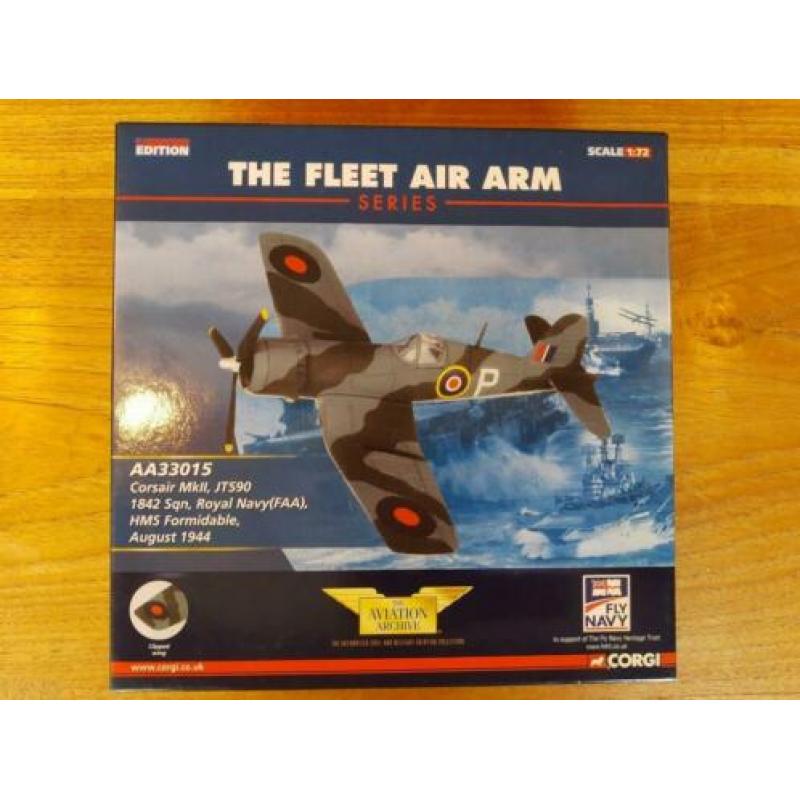corgi AA33015 Corsair MkII HMS Formidable August 1944 1/72