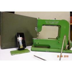 Antieke naaimachine ELNA