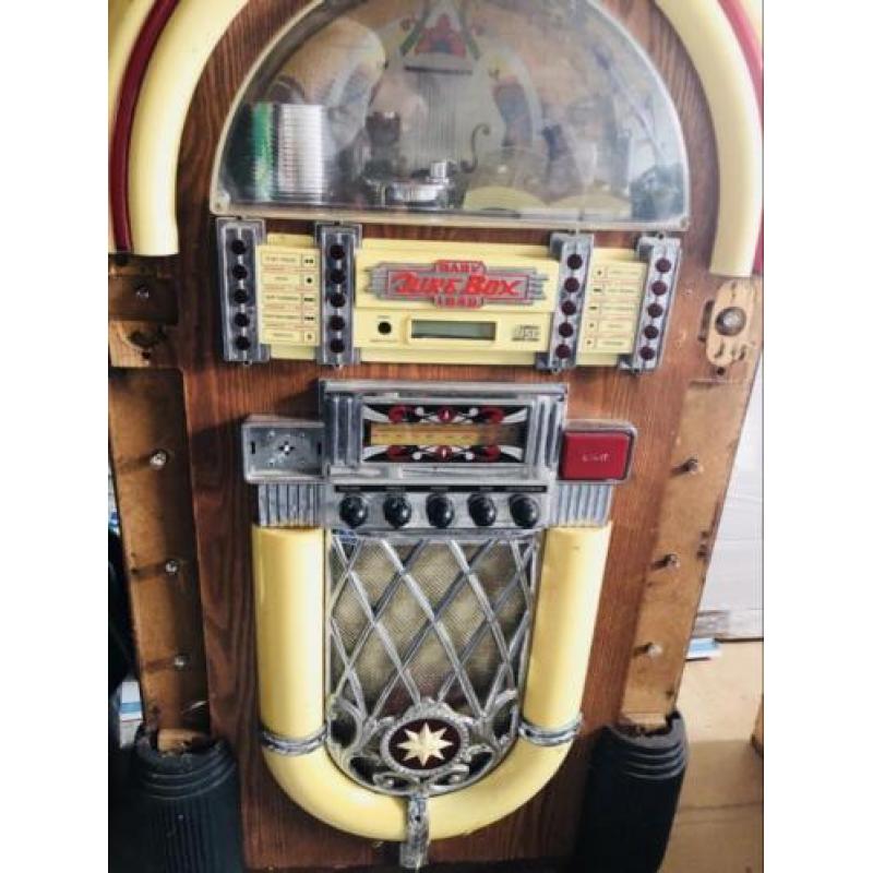 Oude baby JukeBox 1946