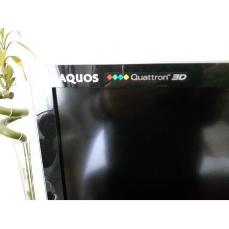 Sharp Full HD LED TV 40LE830E (101 cm)