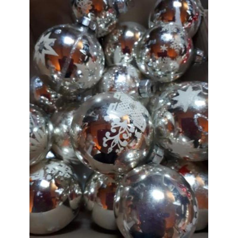 30 oude glazen kerstballen in zilver