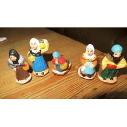 handgeschilderde kerstbeelden in gebakken klei