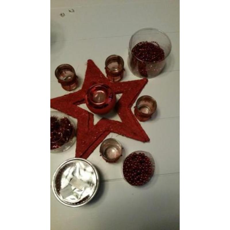 Rieten rode kerstboom 50cm en rode kerstdecoratie