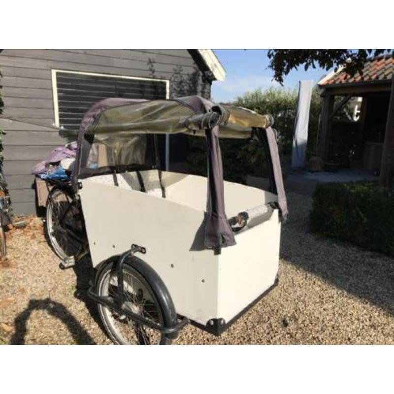 Witte Baboe bakfiets met nieuwe kap