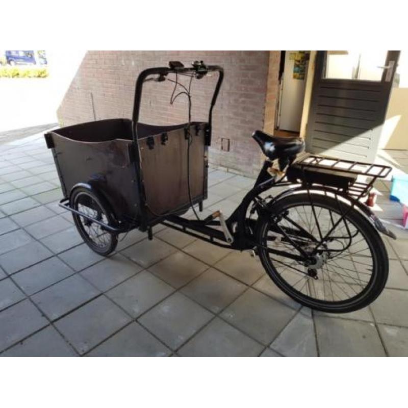Bakfiets elektrisch 4 personen.