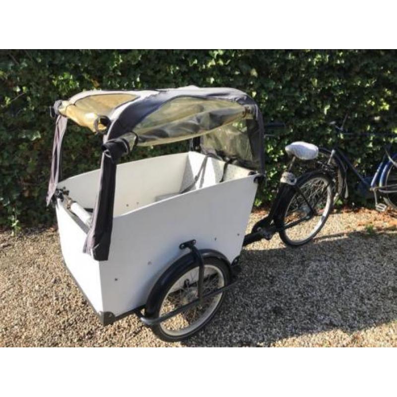 Witte Baboe bakfiets met nieuwe kap