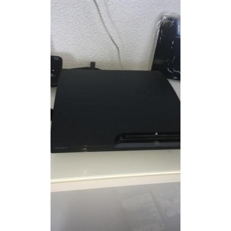 Playstation 3 met 2 controllers en 9 games