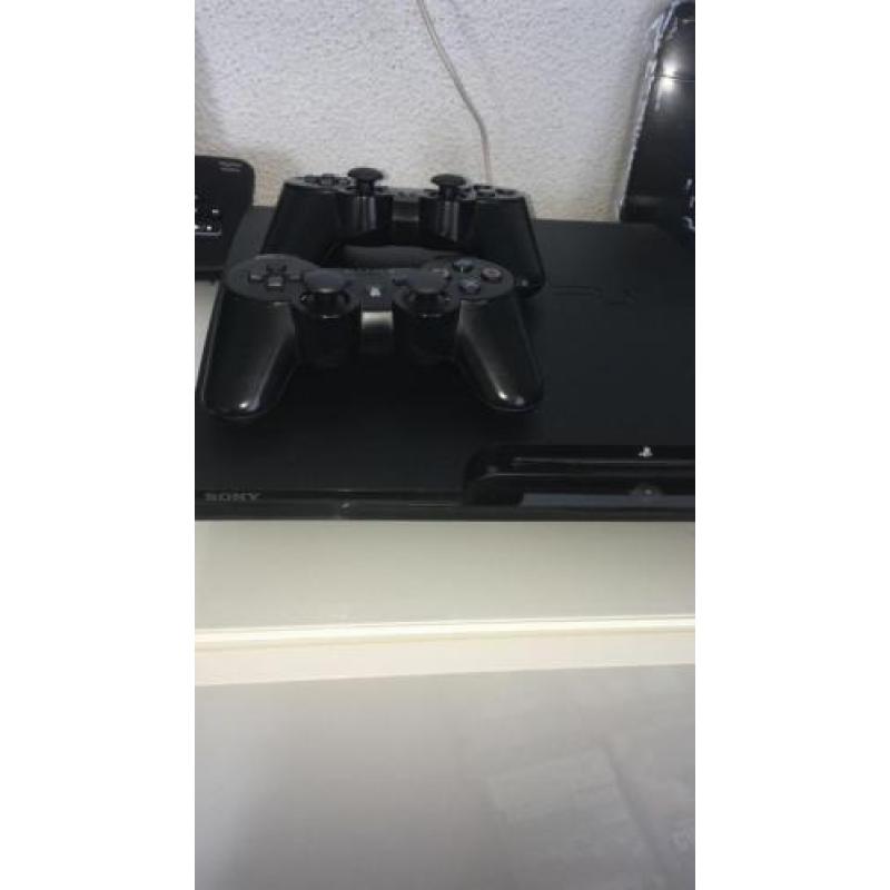 Playstation 3 met 2 controllers en 9 games