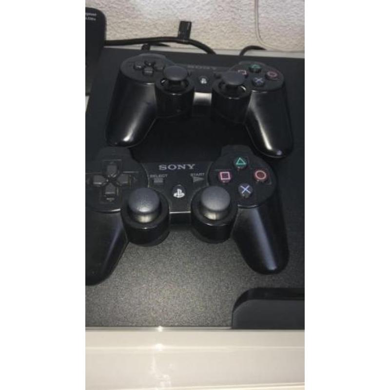 Playstation 3 met 2 controllers en 9 games
